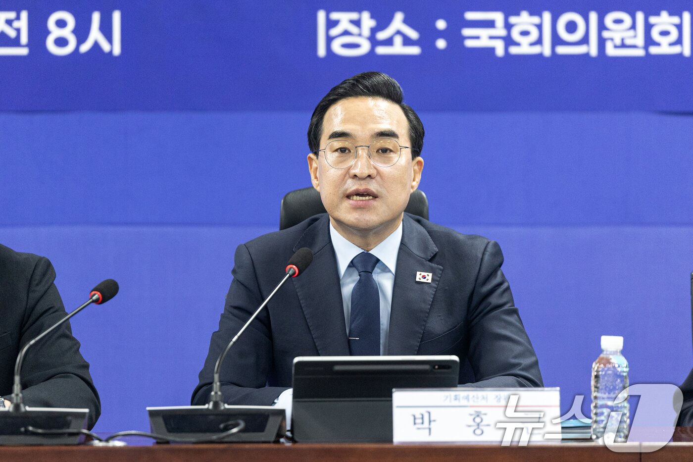 본문 이미지 - 박홍근 기획예산처 장관이 26일 서울 여의도 국회 의원회관에서 열린 2026년 추가경정예산안 당정협의회에서 모두발언하고 있다. 2026.3.26 ⓒ 뉴스1 이승배 기자