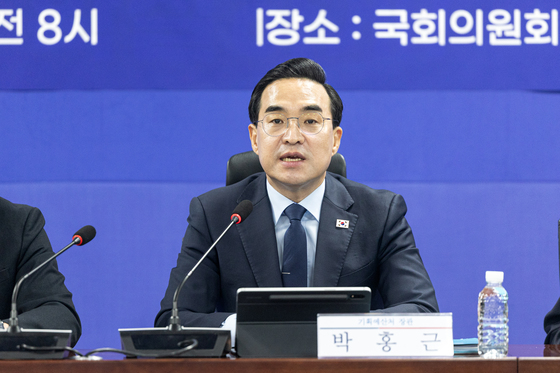 모두발언하는 박홍근 장관