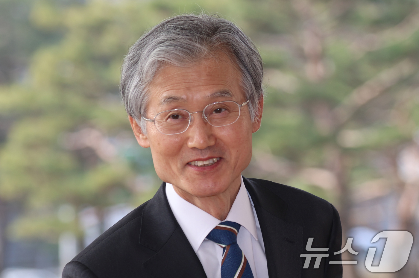 (서울=뉴스1) 김명섭 기자 = 조희대 대법원장이 26일 서울 서초구 대법원으로 출근하고 있다. 2026.3.26/뉴스1