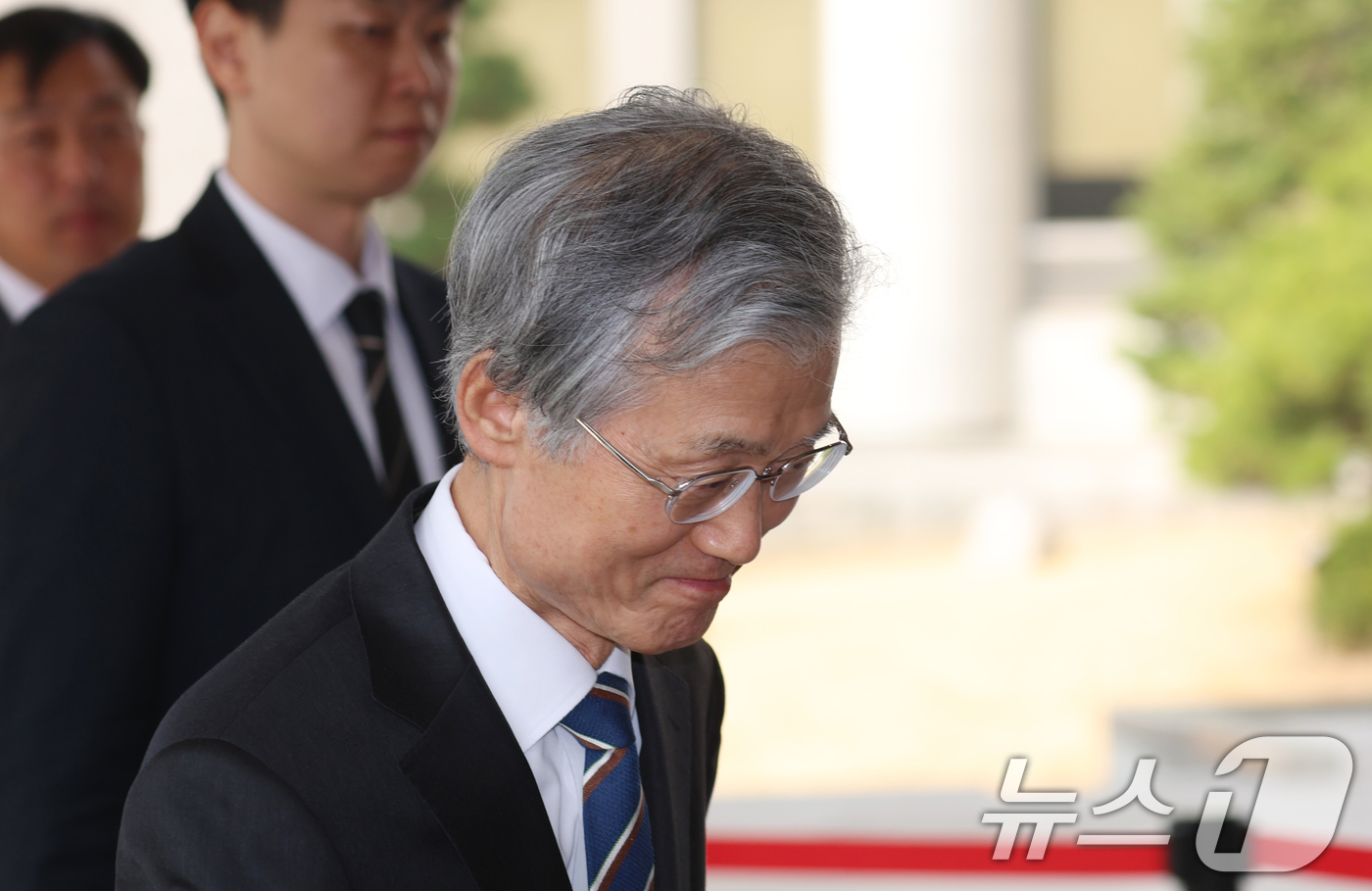 (서울=뉴스1) 김명섭 기자 = 조희대 대법원장이 26일 서울 서초구 대법원으로 출근하고 있다. 2026.3.26/뉴스1