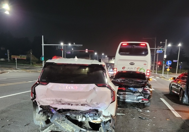 제주서 음주 운전으로 차 5대 추돌 사고…1명 중상(종합)