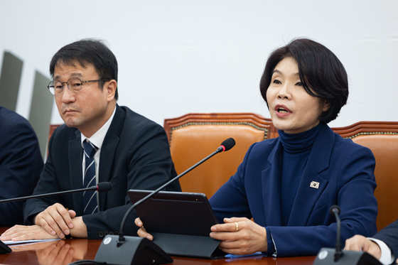 與 "출퇴근 시간 어르신 무임승차 시간 제한 합리적 대안 논의"