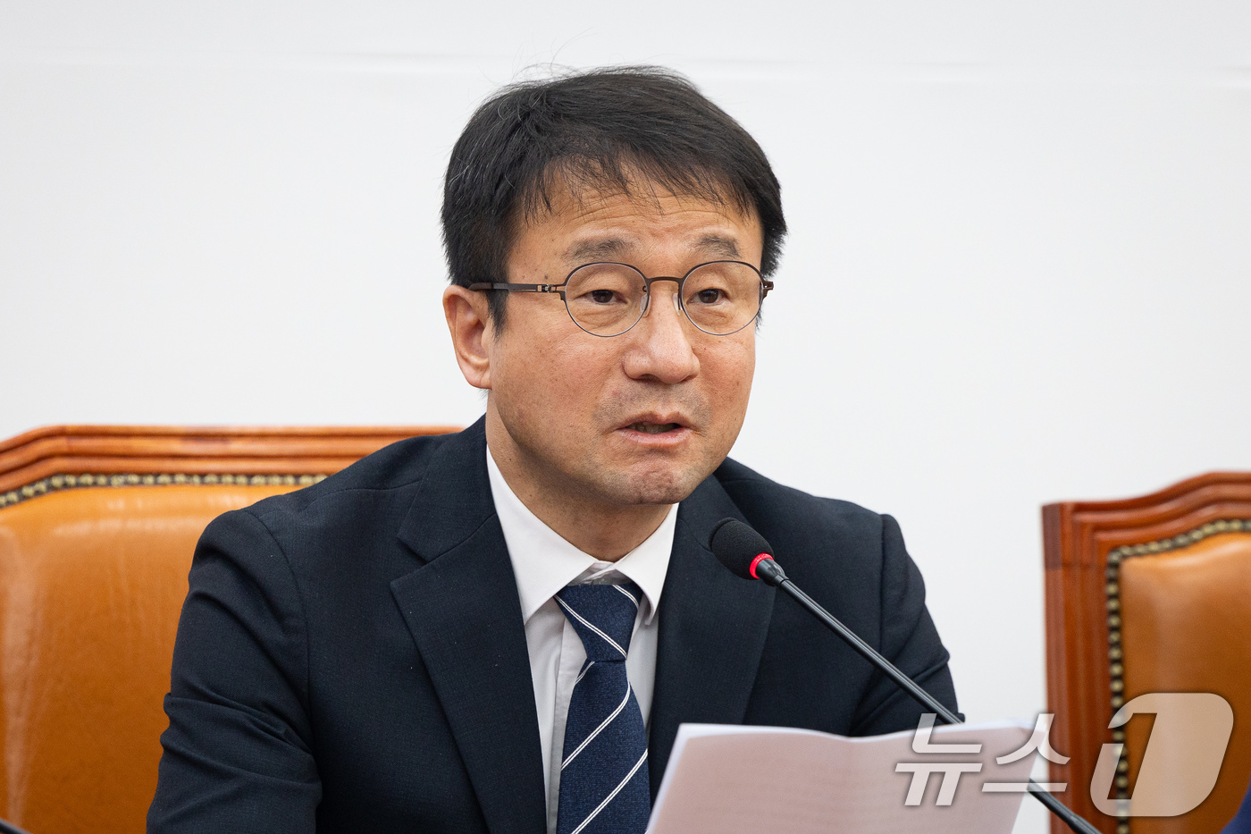 (서울=뉴스1) 유승관 기자 = 한병도 더불어민주당 원내대표가 26일 서울 여의도 국회에서 열린 정책조정회의에서 모두 발언을 하고 있다. 2026.3.26/뉴스1