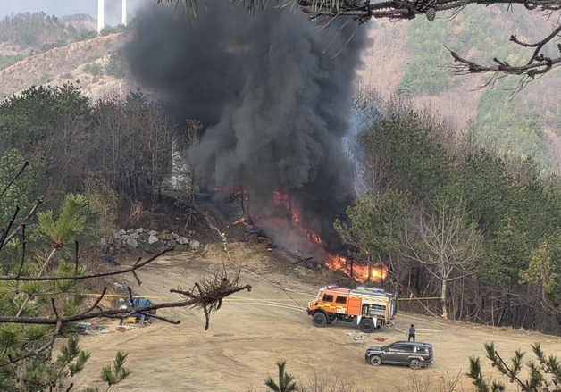 영덕풍력발전기 남은 블레이드 추락…합동감식 일정 미정