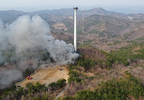 화재 영덕풍력발전기 블레이드 추락…불꽃 산으로 튀어
