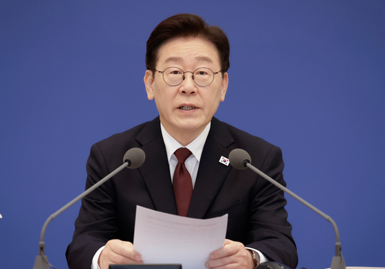 李대통령 지지율 69% 최고…전 연령대 "올바른 방향"[NBS](종합)