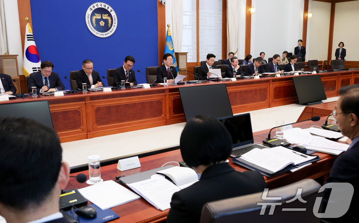 (서울=뉴스1) 이재명 기자 = 이재명 대통령이 26일 청와대에서 열린 제2차 비상경제점검회의에서 발언하고 있다. (청와대통신사진기자단)  2026.3.26/뉴스1