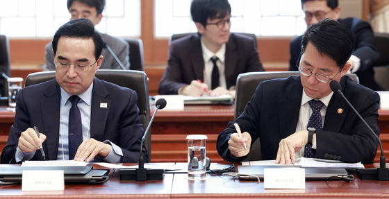 박홍근·황종우 장관, 비상경제점검회의 참석