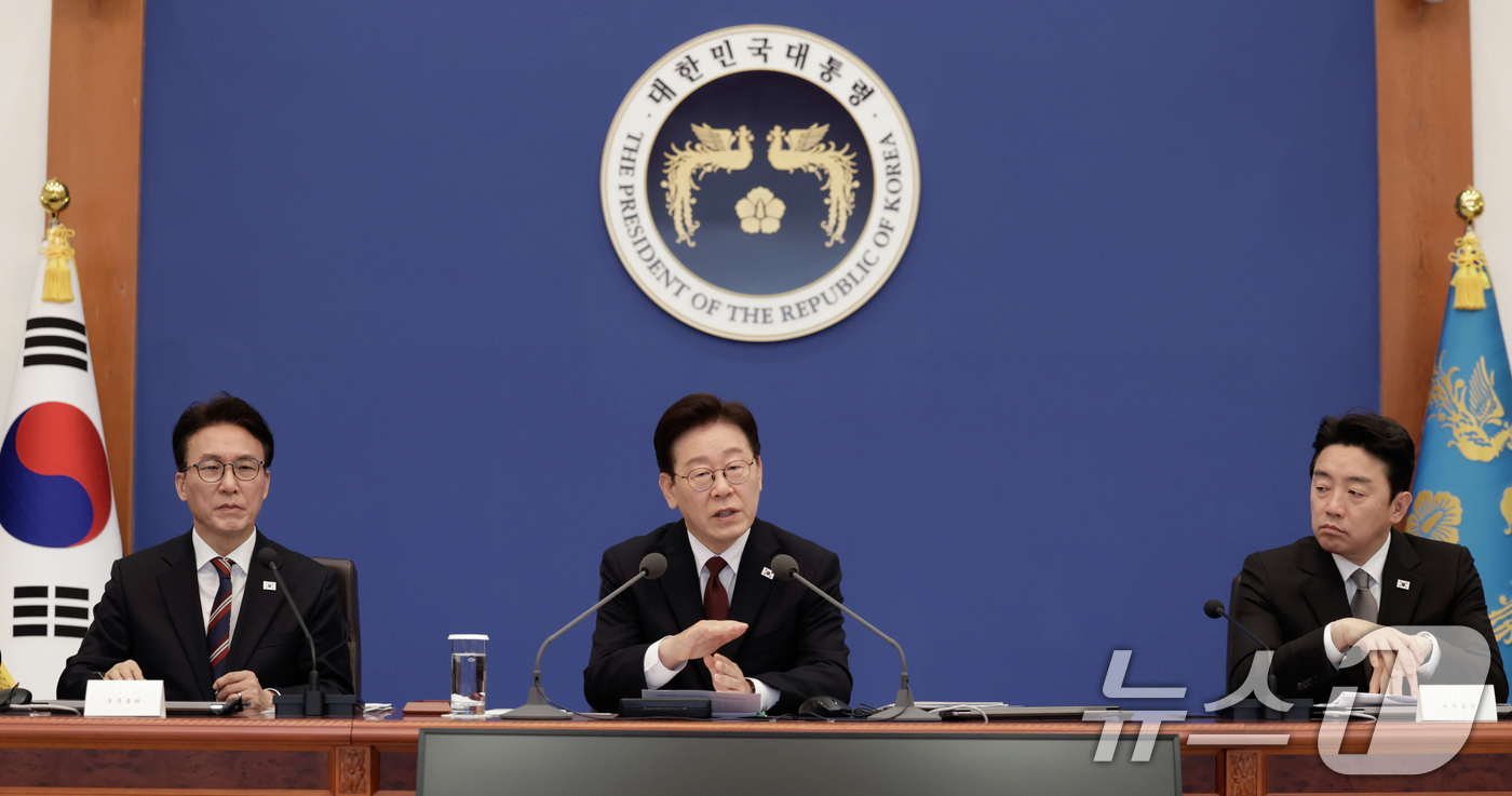 (서울=뉴스1) 허경 기자 = 이재명 대통령이 26일 청와대에서 열린 제2차 비상경제점검회의에서 발언하고 있다. (청와대통신사진기자단) 2026.3.26/뉴스1