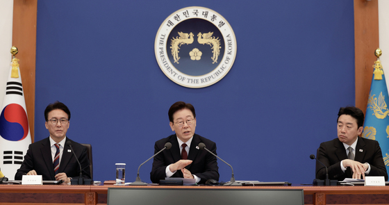 李대통령 "전기료 웬만하면 동결…에너지 절약 동참해 달라"