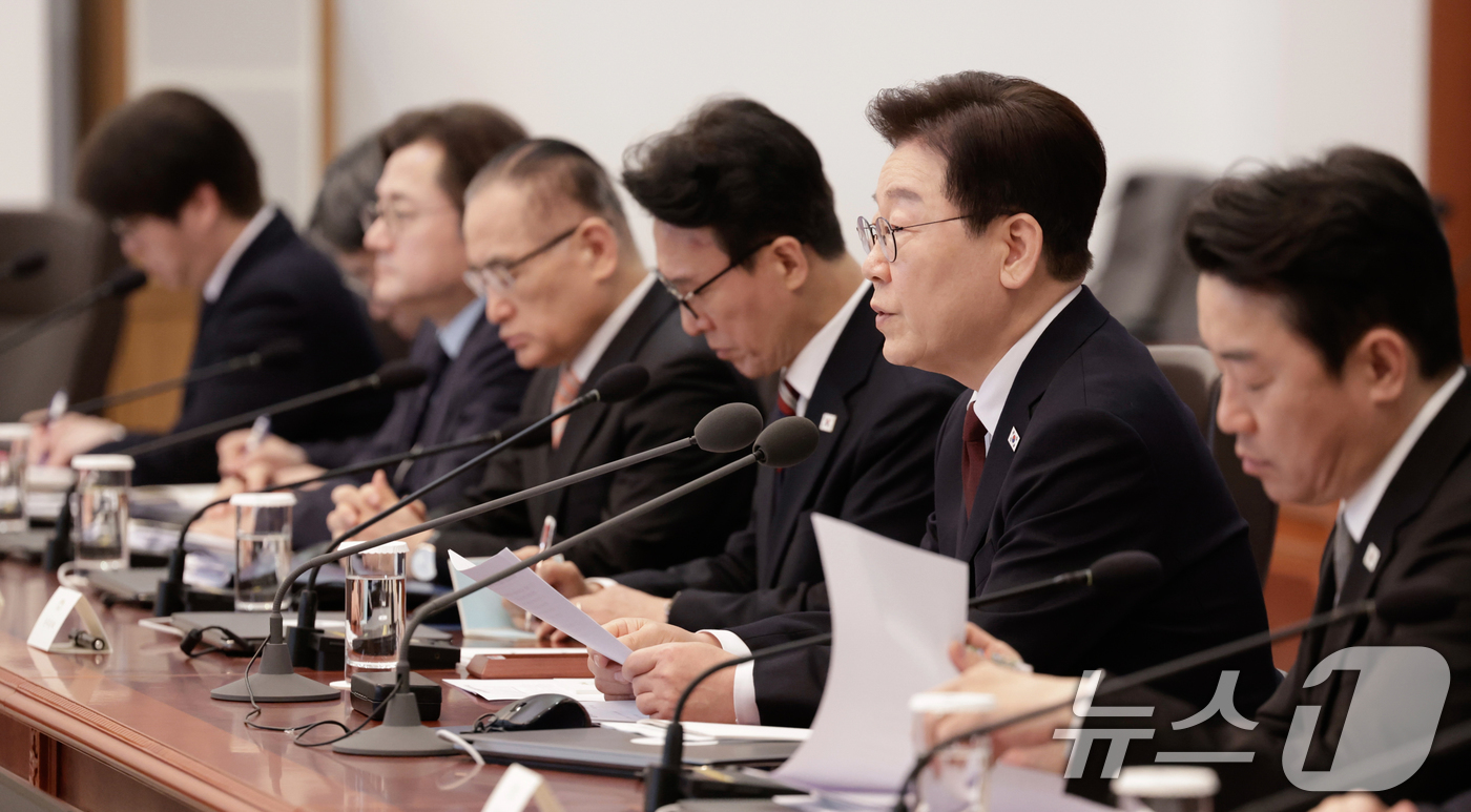 (서울=뉴스1) 허경 기자 = 이재명 대통령이 26일 청와대에서 열린 제2차 비상경제점검회의에서 발언하고 있다. (청와대통신사진기자단) 2026.3.26/뉴스1