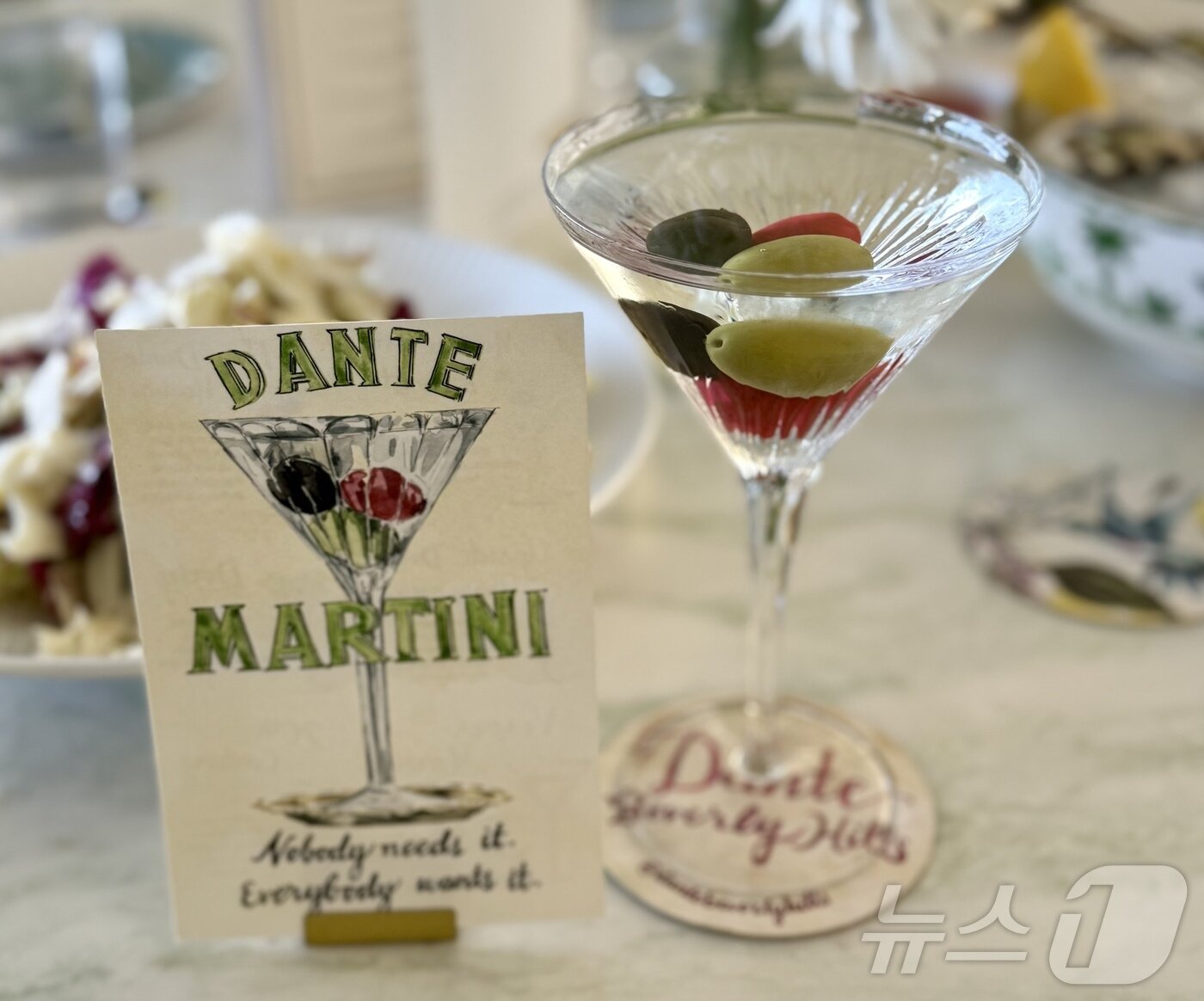 본문 이미지 - 단테에서 판매하는 단테 마티니 ⓒ 뉴스1 윤슬빈 관광전문기자