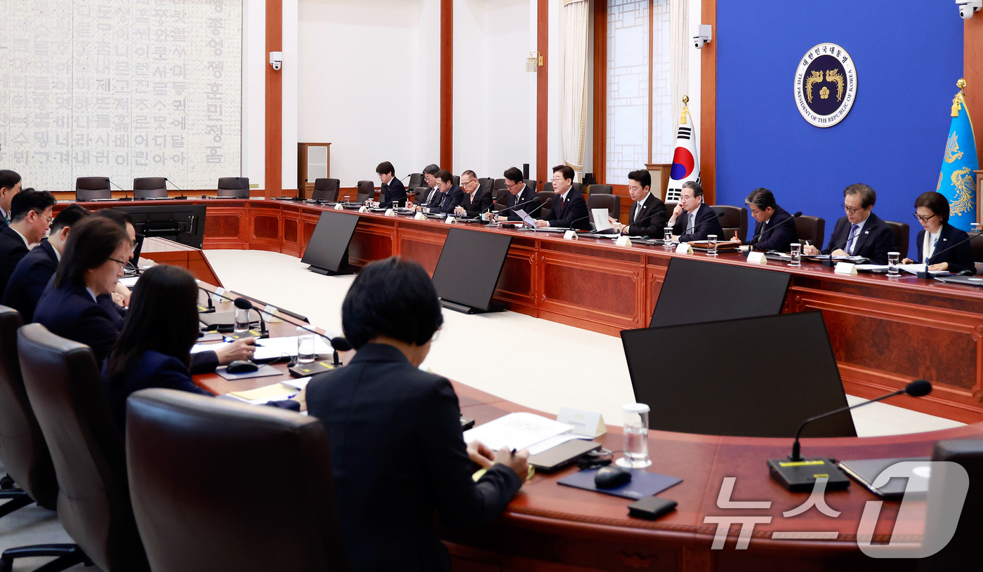 (서울=뉴스1) 허경 기자 = 이재명 대통령이 26일 청와대에서 열린 제2차 비상경제점검회의에서 발언하고 있다. (청와대통신사진기자단) 2026.3.26/뉴스1