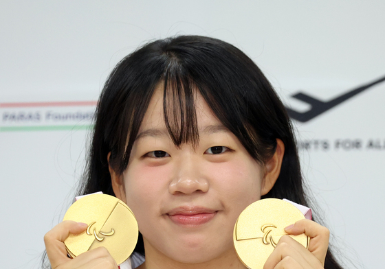 패럴림픽 스타 김윤지, 기자회견서 소감 밝혀