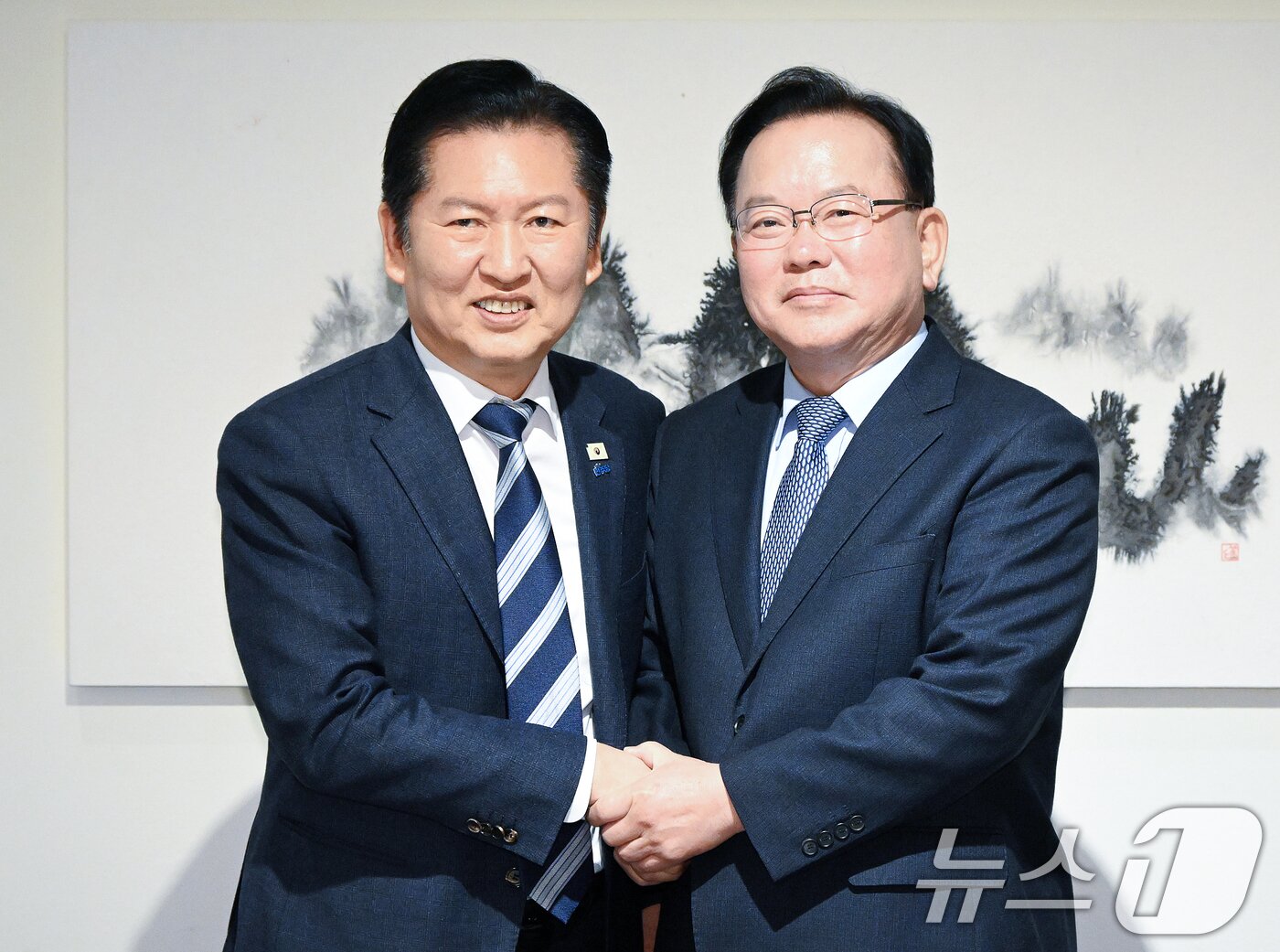 본문 이미지 - 정청래 더불어민주당 대표와 김부겸 전 국무총리가 26일 서울 중구 달개비에서 회동하고 있다. 2026.3.26 ⓒ 뉴스1 국회사진기자단