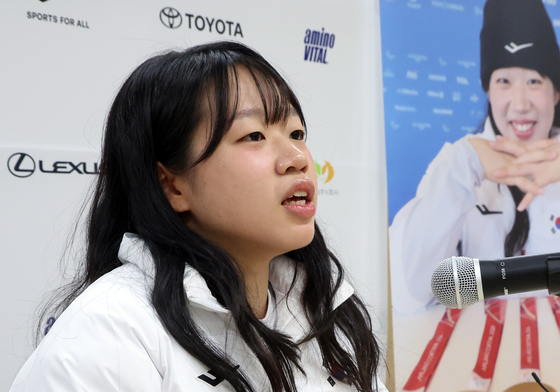 2관왕 김윤지, 기자회견서 미래 목표 밝혀