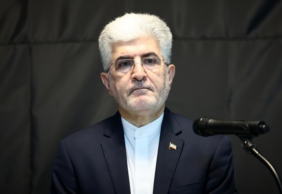 굳은 표정의 사이드 쿠제치 주한 이란 대사