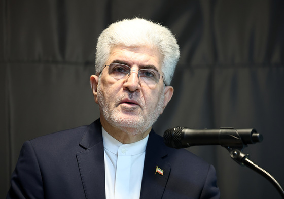 취재진 질문에 답변하는 주한 이란 대사