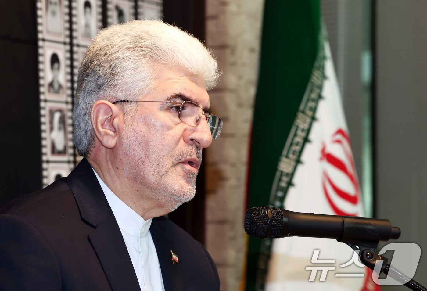 (서울=뉴스1) 최지환 기자 = 사이드 쿠제치 주한 이란 대사가 26일 오후 서울 용산구 주한 이란 대사관에서 열린 기자회견에서 취재진 질문에 답변하고 있다. 2026.3.26/뉴 …