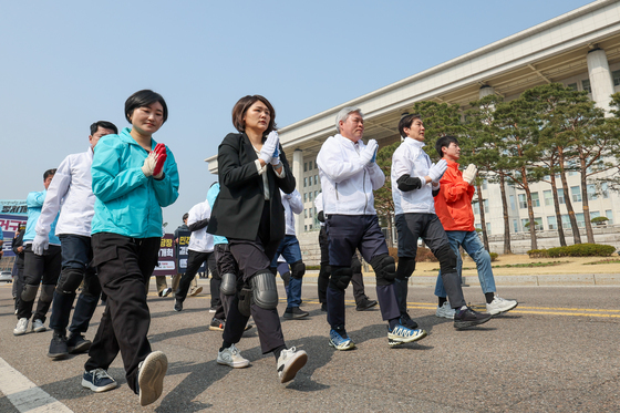 '31일 본회의서 정치개혁 법안 처리 촉구' 삼보일배