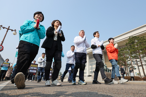 삼보일배 나선 진보개혁 4당