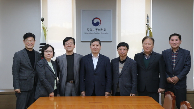 중노위, 노란봉투법 분쟁 대응 강화…준상근 조정위원 104명 위촉