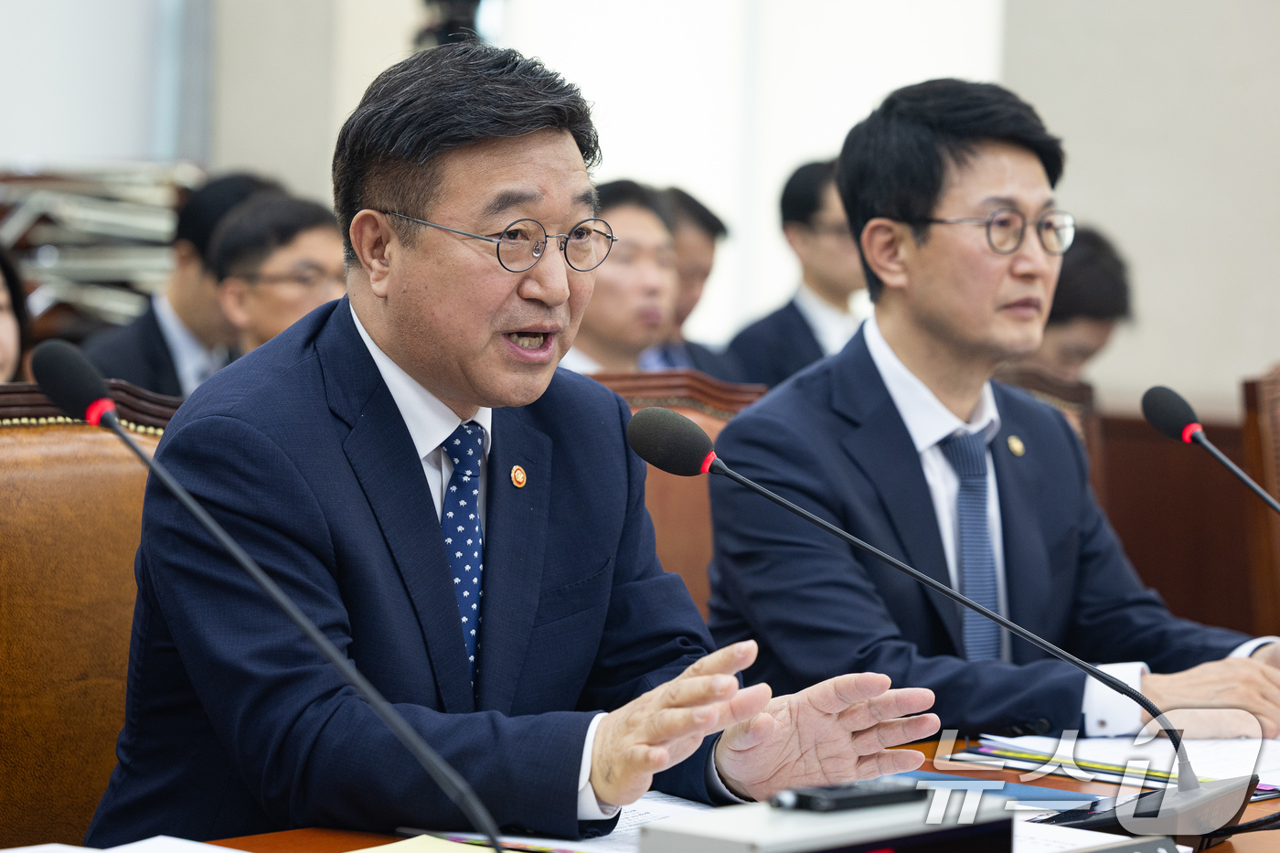 (서울=뉴스1) 유승관 기자 = 윤호중 행정안전부 장관이 26일 서울 여의도 국회에서 열린 제433회 국회(임시회) 행정안전위원회 제3차 전체회의에서 의원 질의에 답하고 있다. 2 …