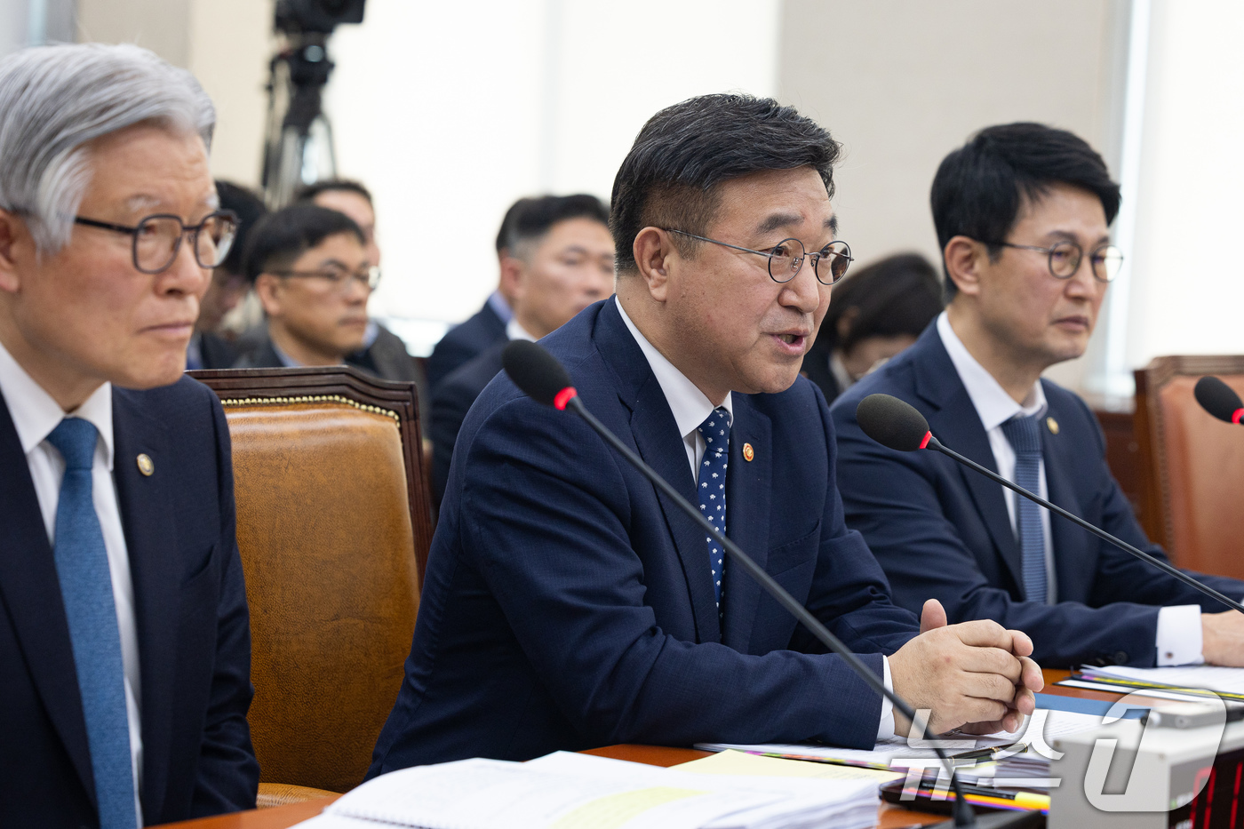 (서울=뉴스1) 유승관 기자 = 윤호중 행정안전부 장관이 26일 서울 여의도 국회에서 열린 제433회 국회(임시회) 행정안전위원회 제3차 전체회의에서 의원 질의에 답하고 있다. 2 …