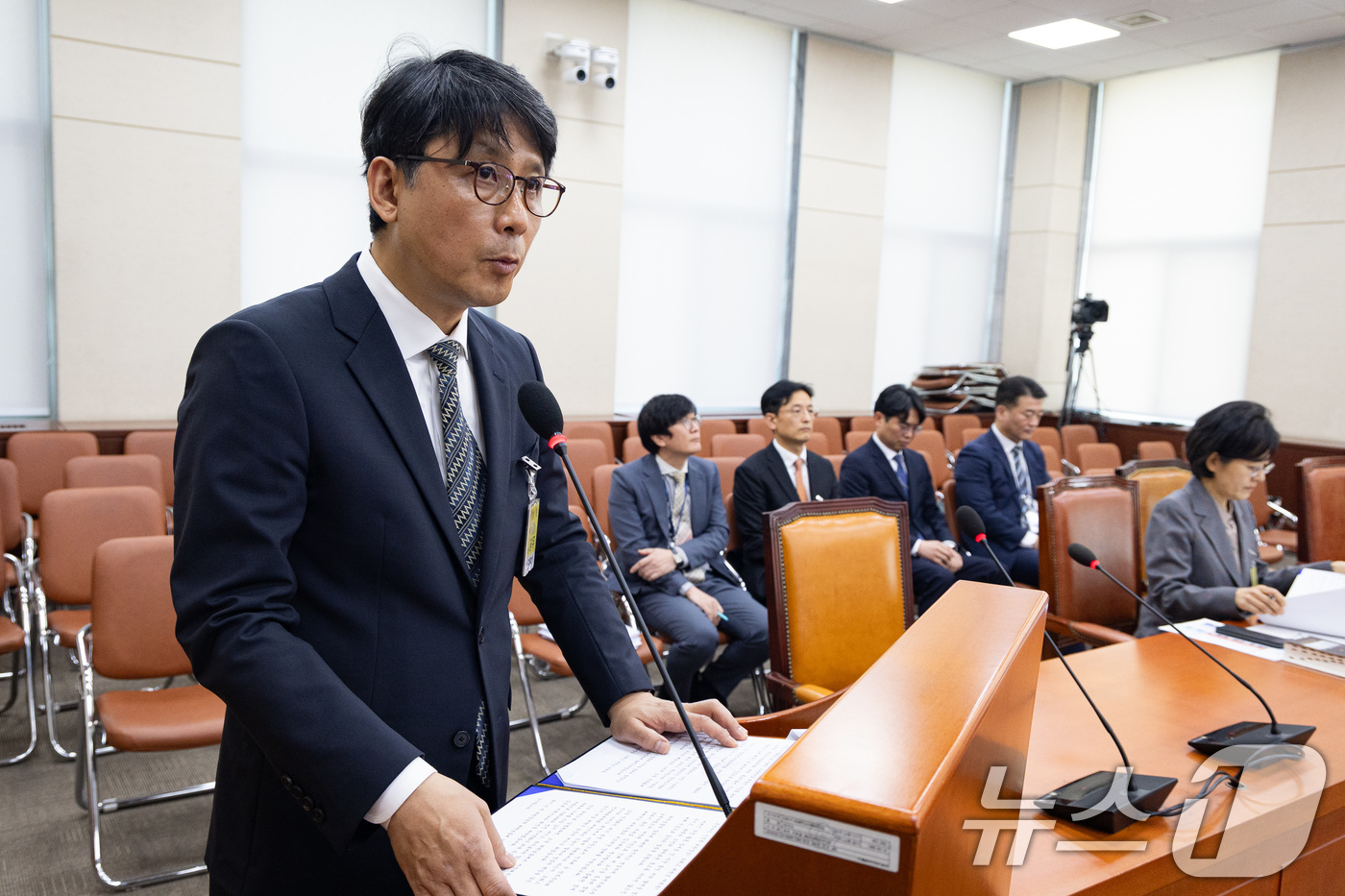 (서울=뉴스1) 유승관 기자 = 윤광일 중앙선거관리위원 후보자가 26일 서울 여의도 국회에서 열린 제433회 국회(임시회) 행정안전위원회의 중앙선거관리위원 후보자에 대한 인사청문회 …