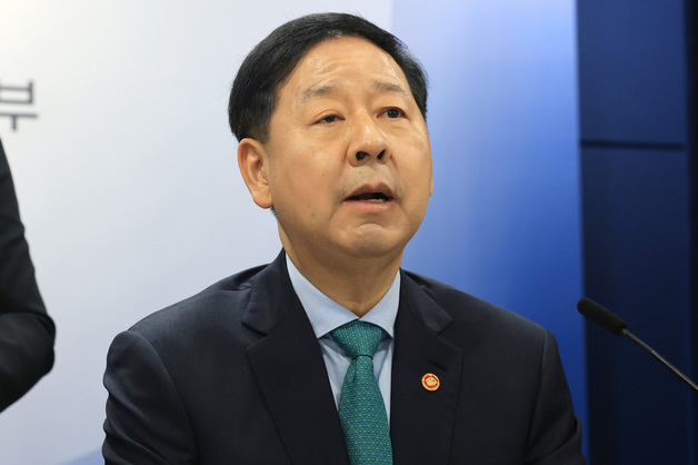 최고가격제, 휘발유 1934원·경유 1923원…유류세 인하 병행 '물가 대응'[문답]