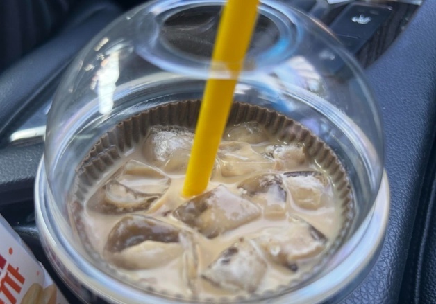 컵 안에 끼워진 종이 컵홀더 '황당'…점주 사과 없이 "야, 환불해줘"