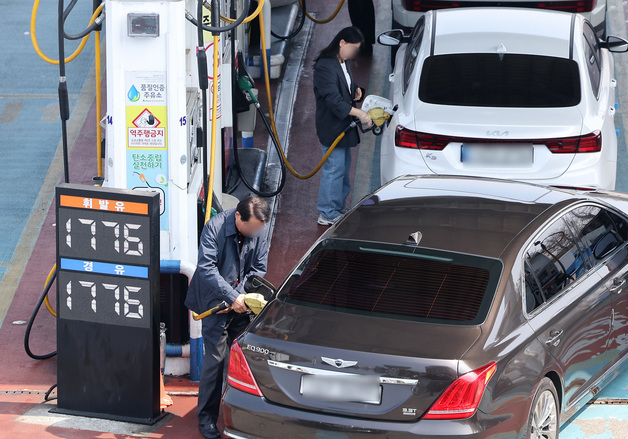 휘발유·경유 2000원 눈앞…전날 밤부터 주유소 줄선 운전자들