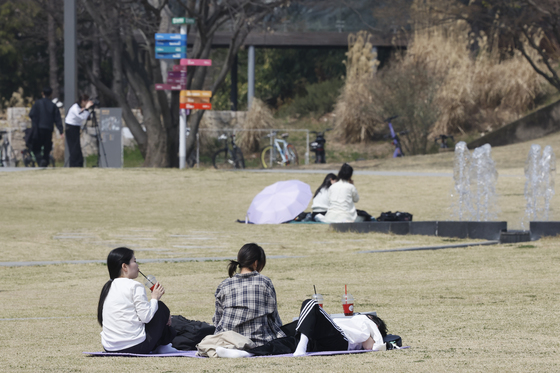 누워서 봄햇살 만찍해요