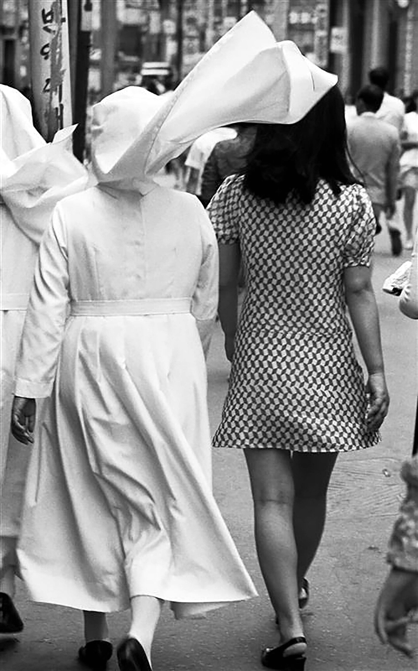 본문 이미지 - 홍순태, 〈명동〉, 〈서울〉연작, 1970, Gelatin silver print, 뮤지엄한미 소장