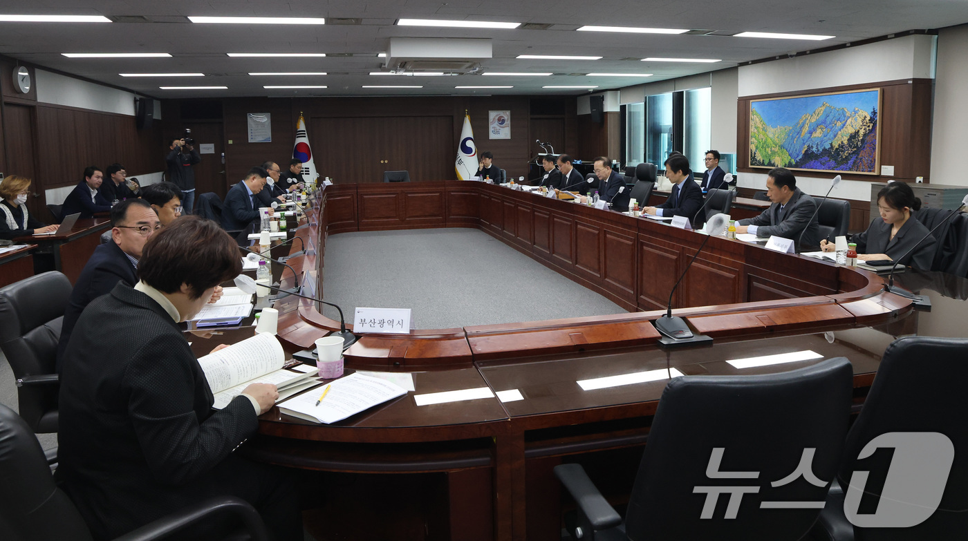 (서울=뉴스1) 임세영 기자 = 김남중 통일부 차관이 26일 서울 종로구 정부서울청사에서 열린 북한이탈주민 보호 및 정착지원협의회 전체회의에서 모두발언을 하고 있다. 2026.3. …