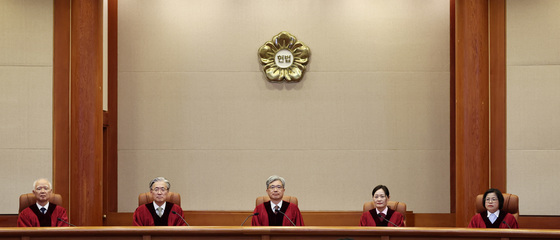 헌재 "동원훈련 통지서 전달 의무 위반 가족 처벌 위헌"
