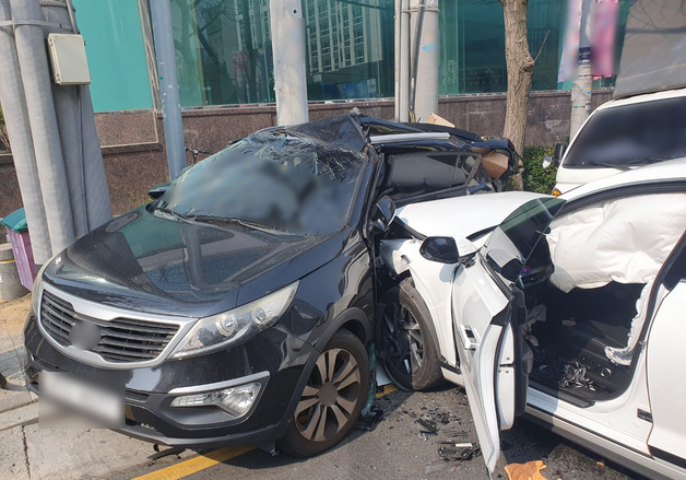 70대 운전 차량, 중앙선 침범 사고…운전자 경상으로 병원 이송