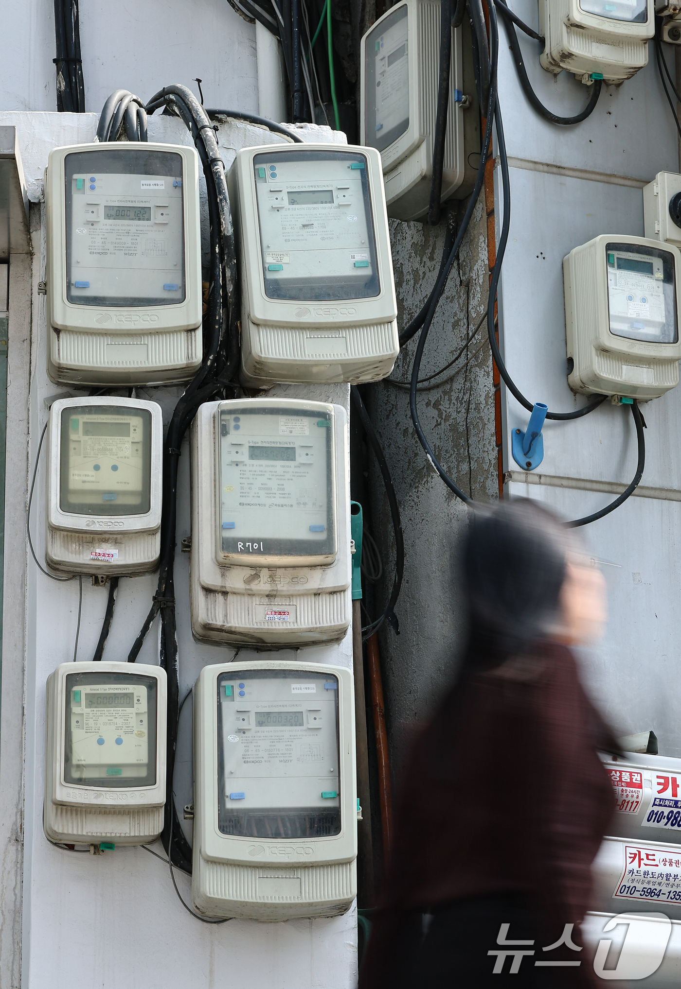 (서울=뉴스1) 김도우 기자 = 이재명 대통령은 26일 "전기요금은 웬만하면 변경하지 않고 유지하려고 한다"면서도 "전기 요금을 계속 이대로 유지할 경우 손실 폭이, 적자 폭이 엄 …