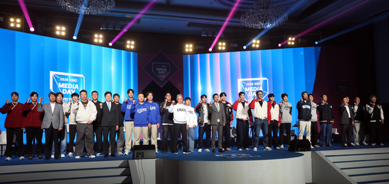 팬과 함께 웨이트·부산 가이드·고깃집·카페 데이트…프로야구 시즌 공약