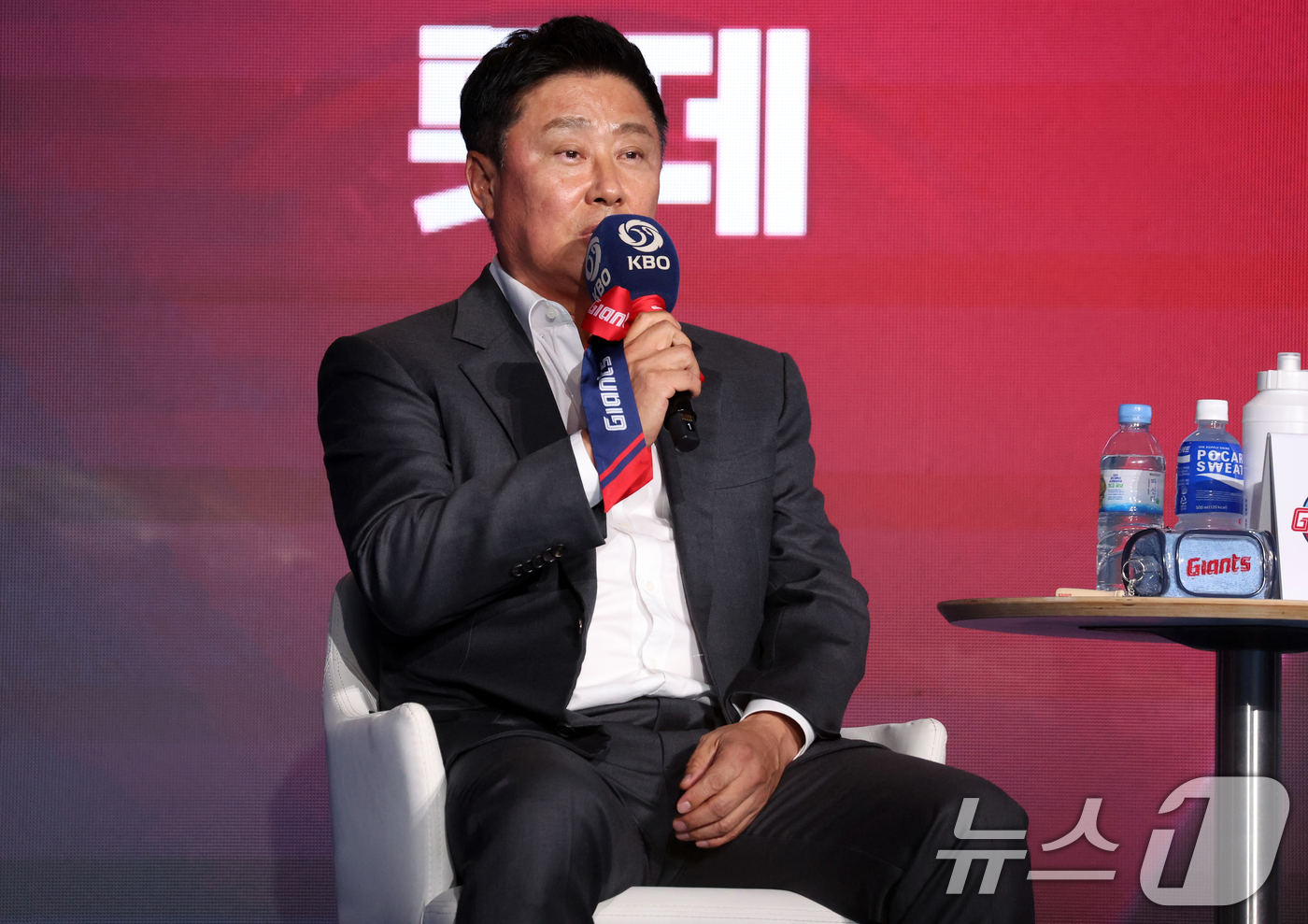 (서울=뉴스1) 김명섭 기자 = 26일 오후 서울 잠실 롯데호텔 월드에서 열린 2026 신한 SOL KBO 리그 미디어데이&팬페스트’에서 롯데 자이언츠 김태형 감독이 포부와 각오를 …