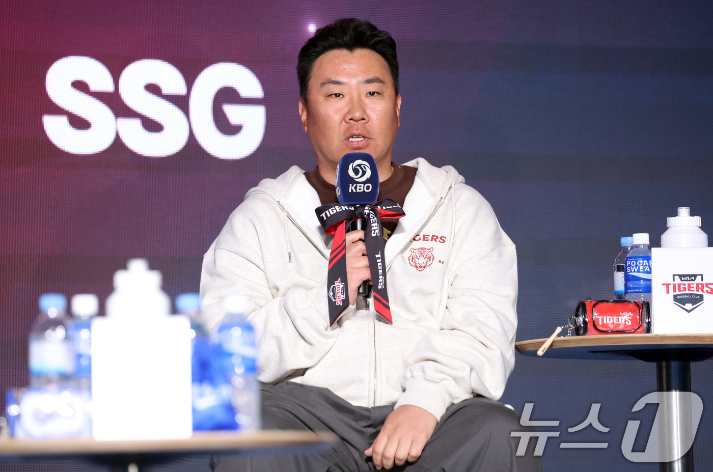 (서울=뉴스1) 김명섭 기자 = 26일 오후 서울 잠실 롯데호텔 월드에서 열린 2026 신한 SOL KBO 리그 미디어데이&팬페스트’에서 기아 타이거즈 이범호 감독이 포부와 각오를 …
