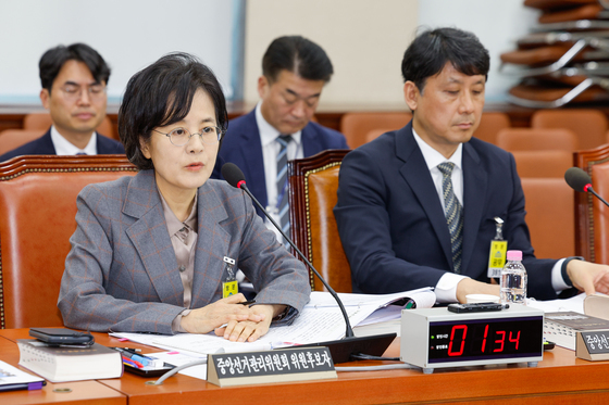 답변하는 전현정 후보자