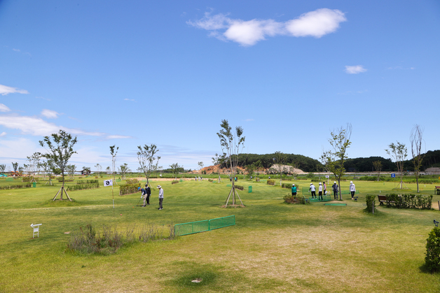 남대천 물길 따라 '굿샷'…양양 파크골프장 봄 개장