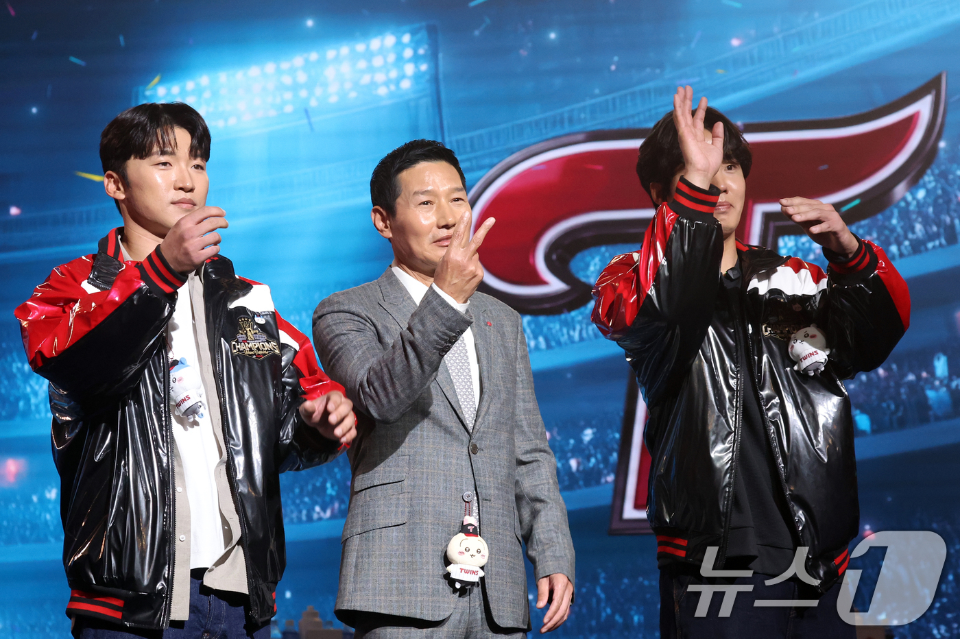 (서울=뉴스1) 김명섭 기자 = 26일 오후 서울 잠실 롯데호텔 월드에서 열린 2026 신한 SOL KBO 리그 미디어데이&팬페스트’에서 LG 트윈스 염경엽 감독과 박해민,임찬규 …