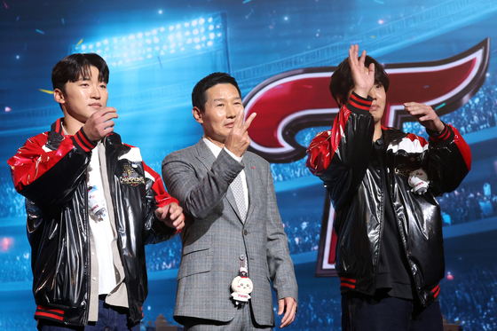 염경엽 LG 감독 "잠실구장 마지막 시즌, 2연패"…롯데 "4위로 가을야구"