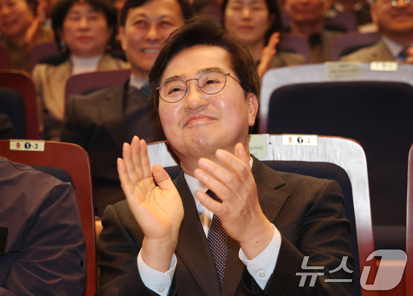 (화성=뉴스1) 김영운 기자 = 더불어민주당 경기지사 경선 후보인 김동연 후보가 26일 경기 화성시 효행구 수원대학교 벨칸토아트센터에서 열린 '제22회 경기도사회복지사대회'에 참석 …