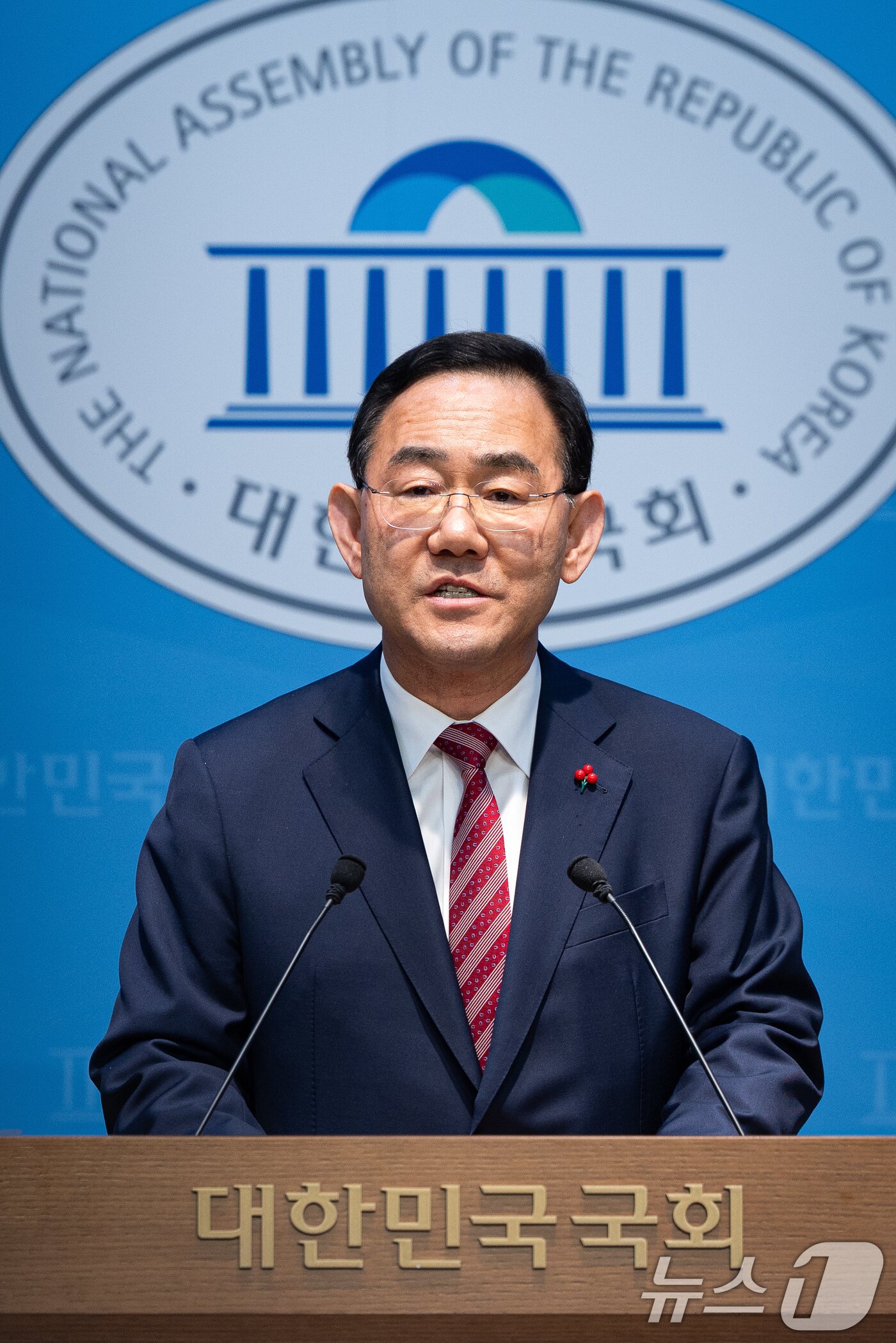 본문 이미지 - 주호영 국민의힘 의원이 26일 서울 여의도 국회 소통관에서 당 공천관리위원회의 대구시장 경선 공천 배제(컷오프)와 관련해 기자회견을 하고 있다.  2026.3.26 ⓒ 뉴스1 유승관 기자