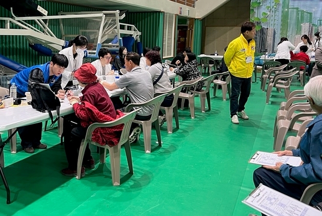 진천군, 찾아가는 의료복지 '농촌 왕진 버스' 운행