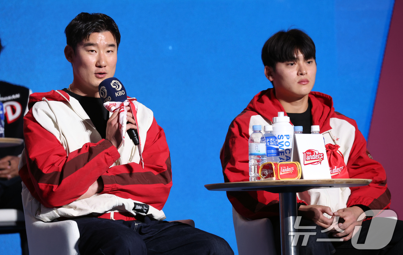 (서울=뉴스1) 김명섭 기자 = 26일 오후 서울 잠실 롯데호텔 월드에서 열린 2026 신한 SOL KBO 리그 미디어데이&팬페스트’에서 SSG 오태곤 선수가 각오를 밝하고 있다. …
