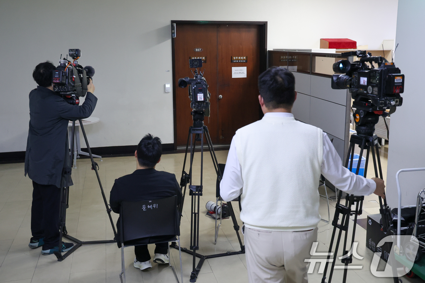 (서울=뉴스1) 안은나 기자 = 2차 종합특검팀이 윤석열 정부 당시 대통령 관저 이전 특혜 의혹과 관련 국회 정무위원장실을 압수수색 중인 것으로 알려진 26일 서울 여의도 국회 윤 …